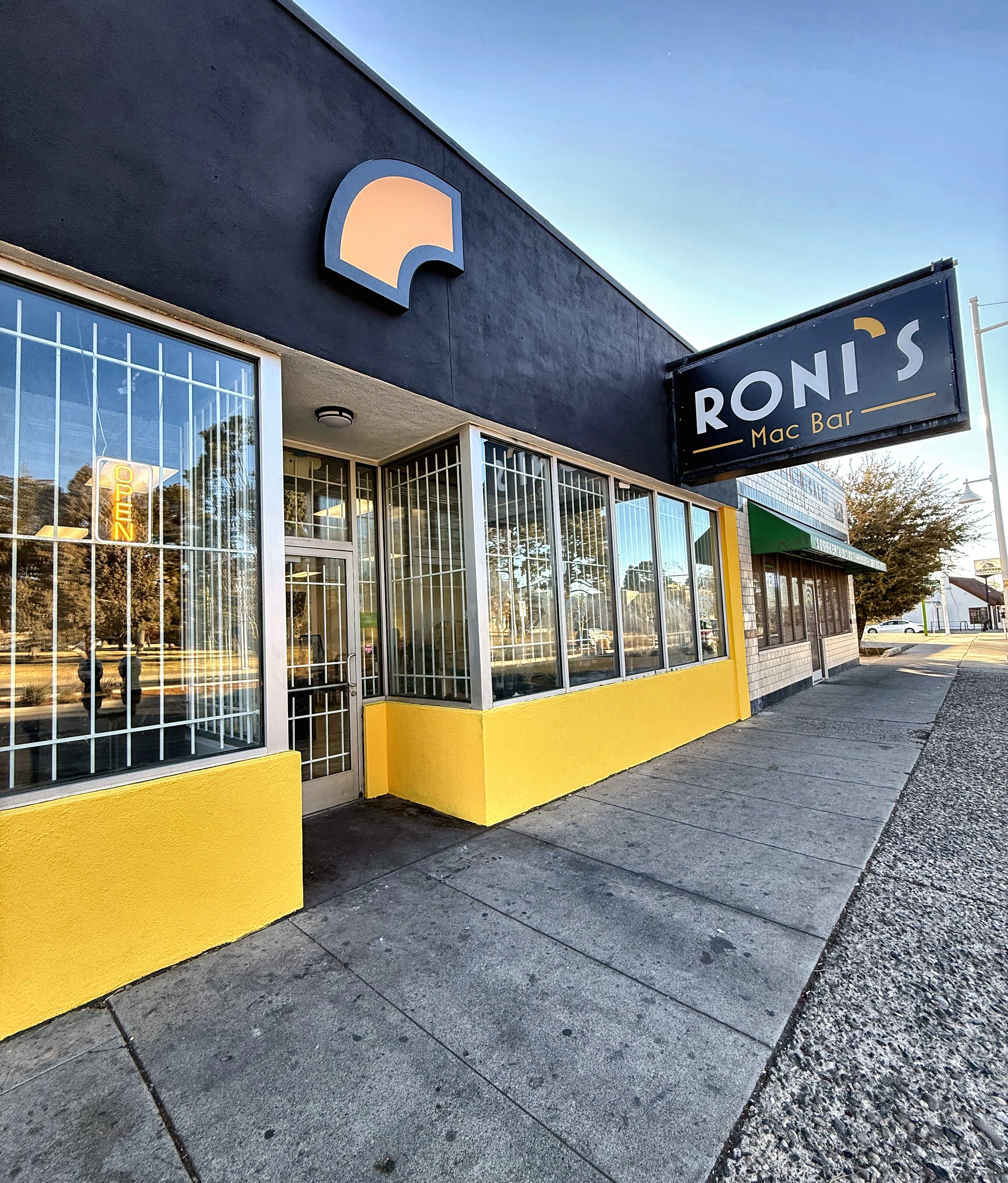 Turnkey Fast-Casual Franchise Walkable to University for Sale — Albuquerque, NM